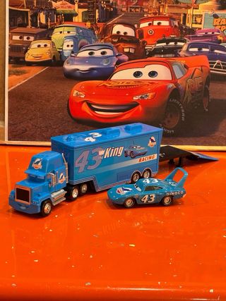 Cars: camión y coche de metal king Dinoco