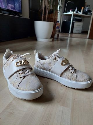 Zapatillas Michael Kors beige y dorado