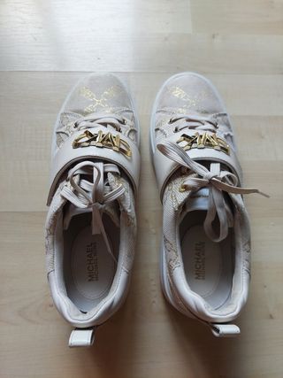Zapatillas Michael Kors beige y dorado