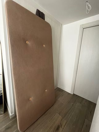base de cama 90x200 beige 
NO TIENE PATAS c/u 20€