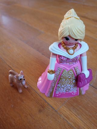 Dama Playmobil con perrita