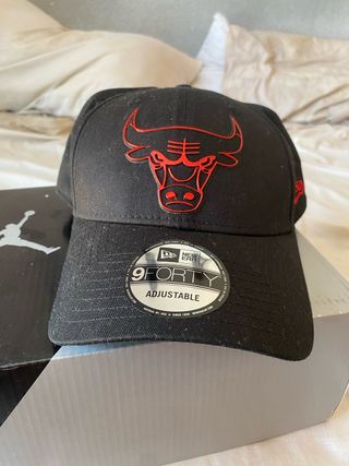 Gorra New Era Bulls negra y roja