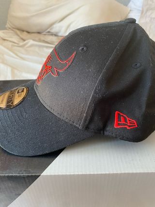 Gorra New Era Bulls negra y roja