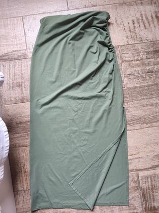 Falda midi Stradivarius verde oliva