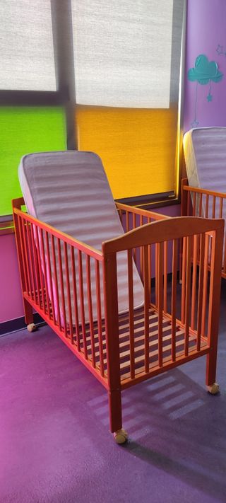 Cuna bebé madera con colchón