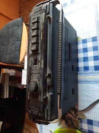 Radio cassette sanyo antigua + 19 cintas