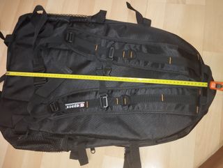 Mochila negra montaña