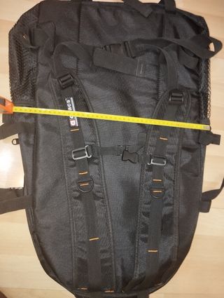 Mochila negra montaña