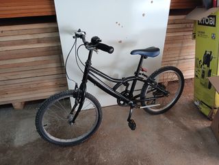Bicicleta  20" negra con marchas