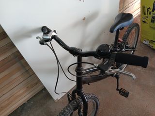 Bicicleta  20" negra con marchas