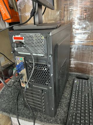 PC Acer - CPU, Monitor 16 UNIDADES.