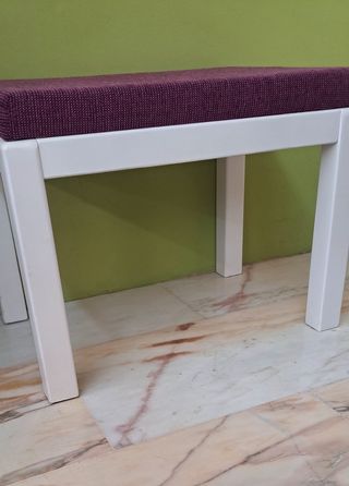 Banqueta blanca y morada