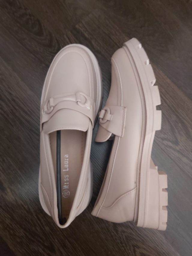 Zapatos mocasines nuevos