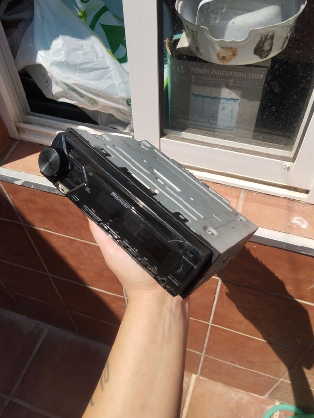 Radio Pioneer DEH-100UBG