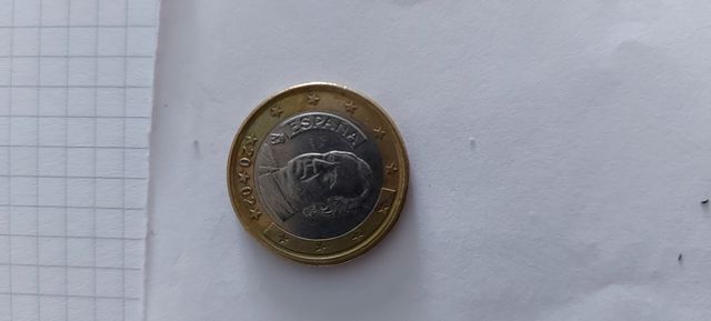 Moneda 2€ España 2002, no tiene simetria.