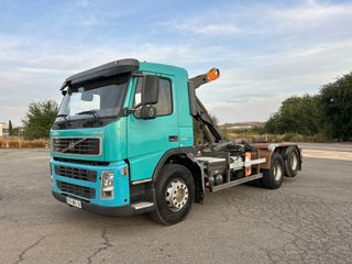 Camión Volvo FM12 420 con Gancho tipo multilif