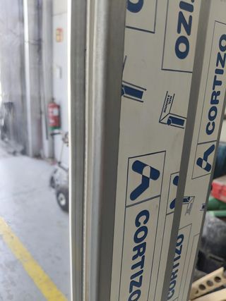 Ventana Cortizo PVC BICOLOR blanca / Plata