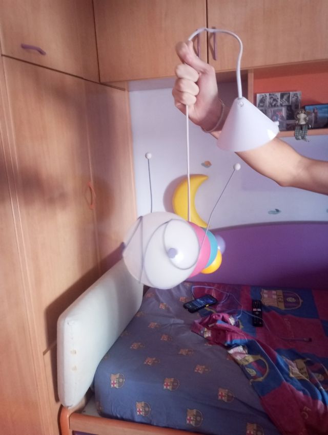 Lámpara infantil oruga multicolor