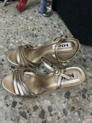 Sandalias cuña marrón
