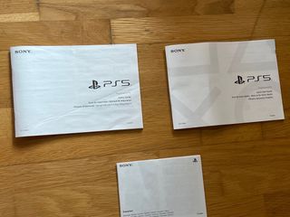Caja PS5 FAT 825GB y Manuales 
