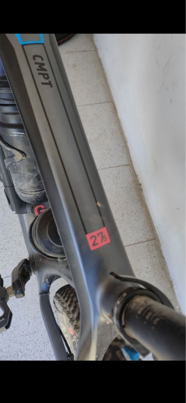 Bicicleta Cube carbono Talla M 27.5