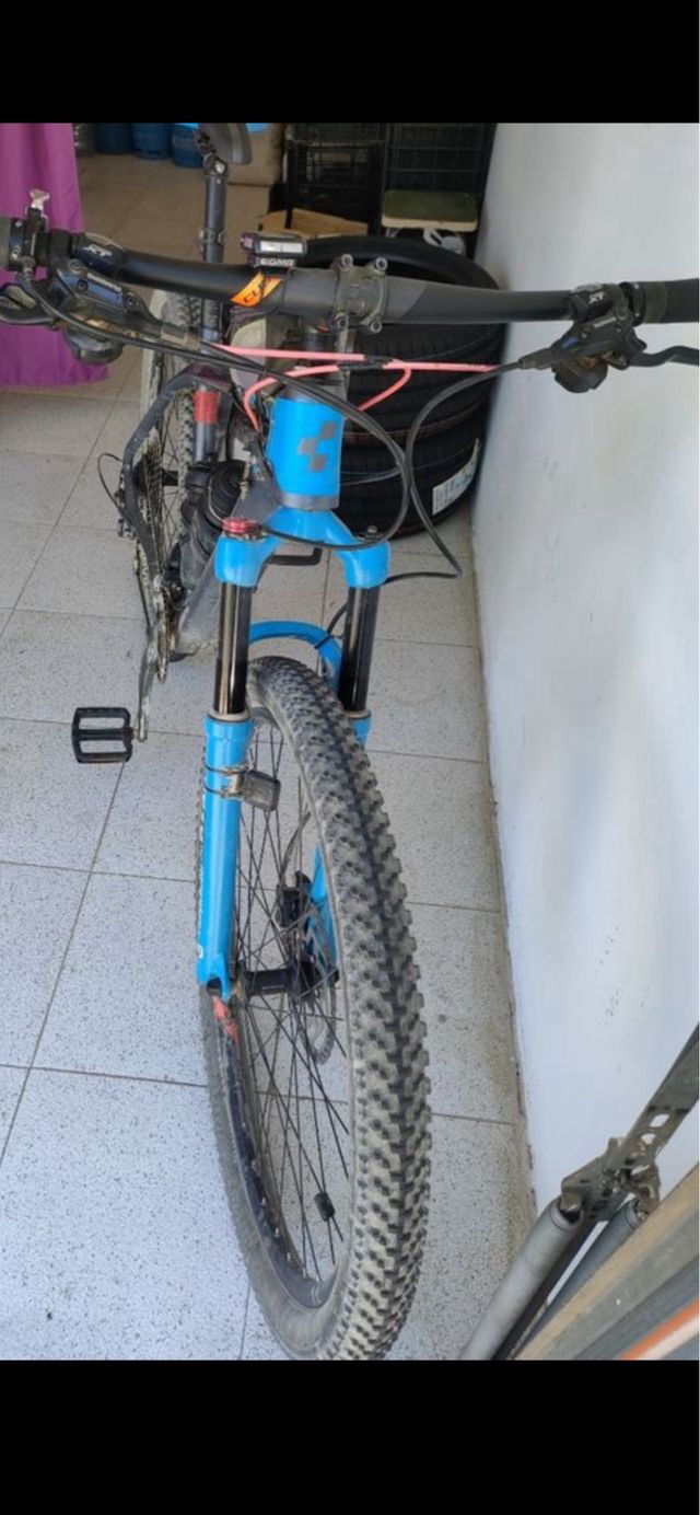 Bicicleta Cube carbono Talla M 27.5