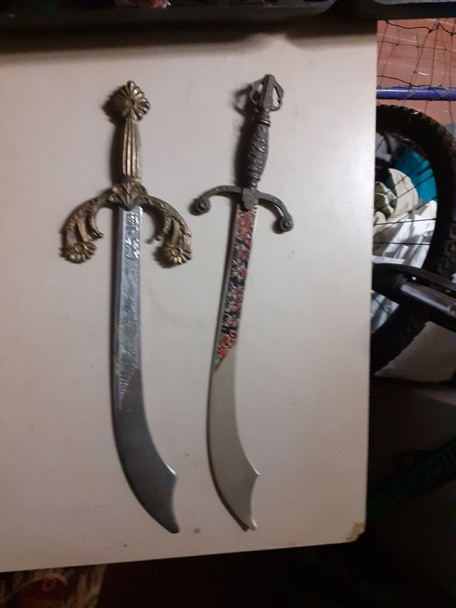 2 Spade decorative mini