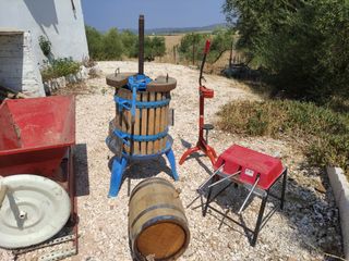 Prensa de vino + accesorios