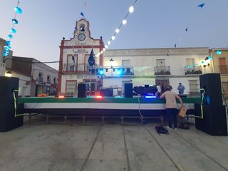 Alquiler Disco movil 8000w + iluminación