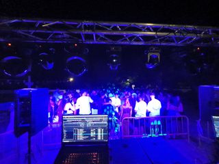 Alquiler Disco movil 8000w + iluminación