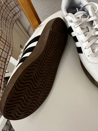 Zapatillas Adidas - Blancas y Negras