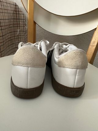 Zapatillas Adidas - Blancas y Negras