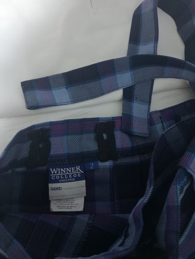 Uniforme escolar Carmelitas: falda, jersey, polos