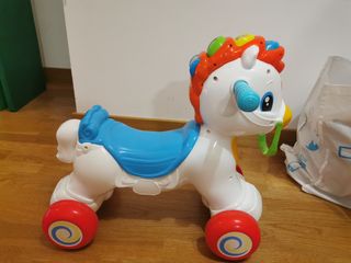 Correpasillos musical caballo. Marca Clementoni.