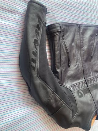 Chaqueta de moto en Piel Revit talla 46 
