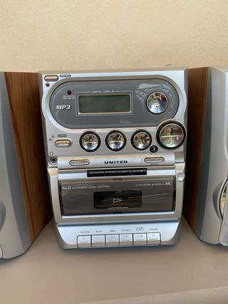 Minicadena UNITED con CD y Radio