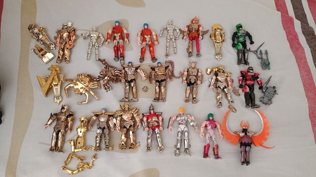 Saint Seiya: lotto 17 Cavalieri dello Zodiaco