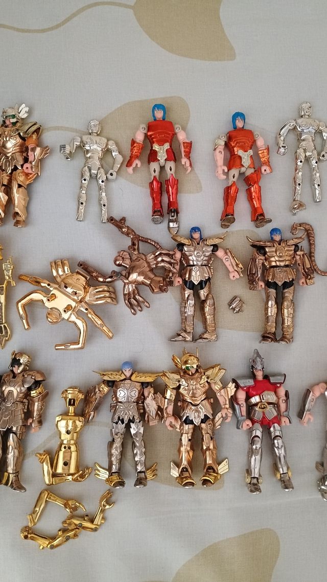 Saint Seiya: lotto 17 Cavalieri dello Zodiaco