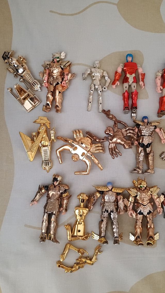 Saint Seiya: lotto 17 Cavalieri dello Zodiaco