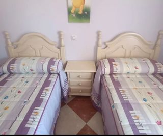 Cabeceros y mesilla infantiles - beige