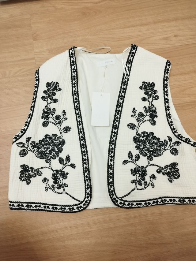 Chaleco Zara bordado nuevo