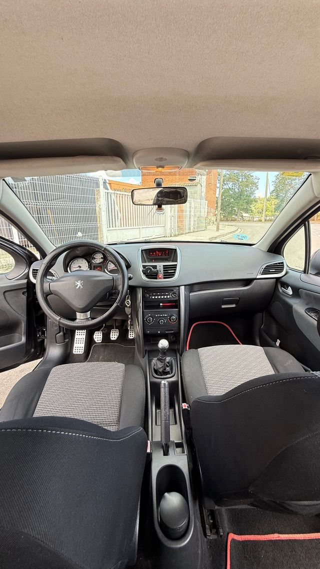 Peugeot 207 2010