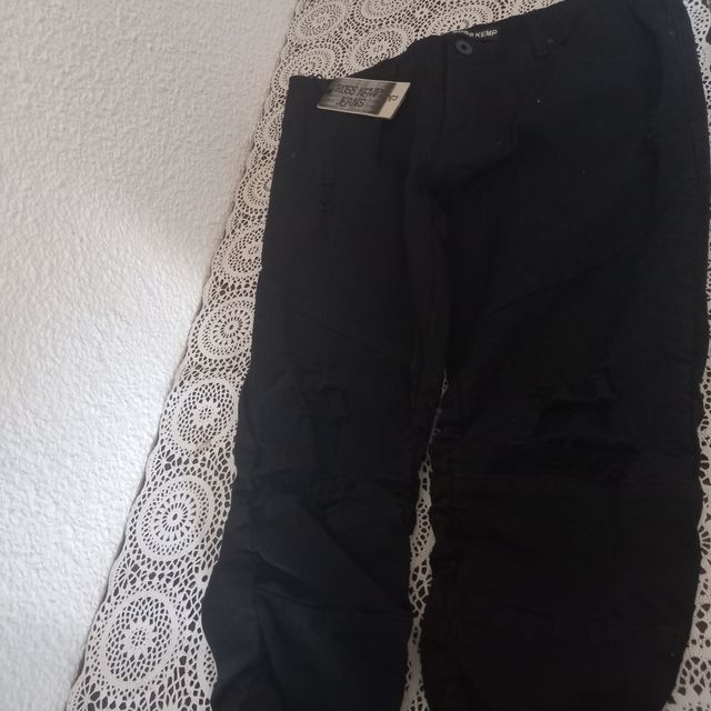 Pantalones negros rotos talla S nuevos a estrenar.