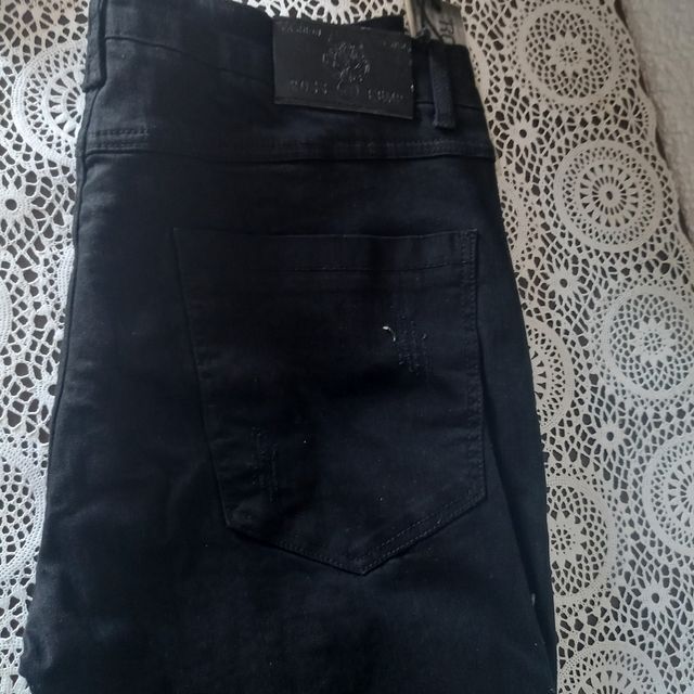 Pantalones negros rotos talla S nuevos a estrenar.