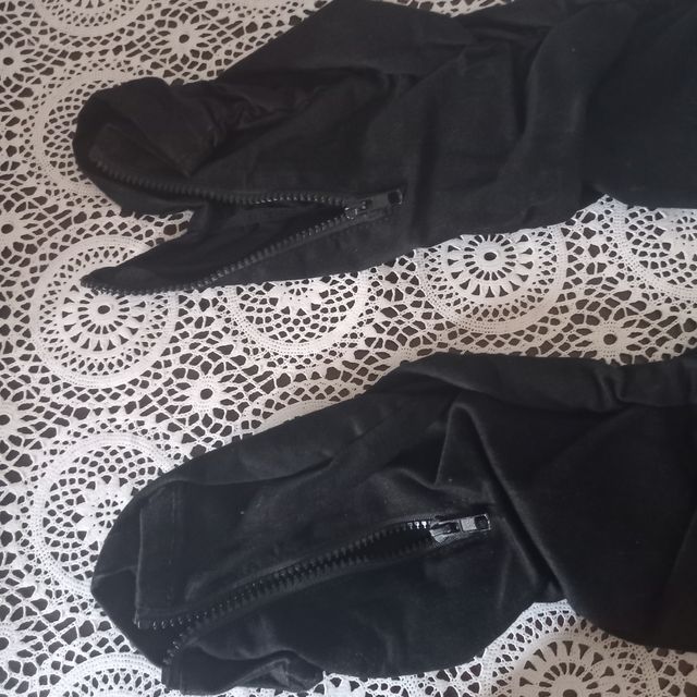 Pantalones negros rotos talla S nuevos a estrenar.