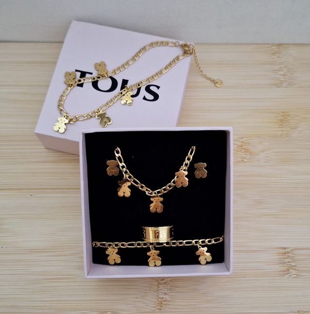 Tous - Collar y Pulseras Doradas 5 piezas