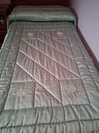 Edredón satén verde - acolchado.Cama de 0,90.