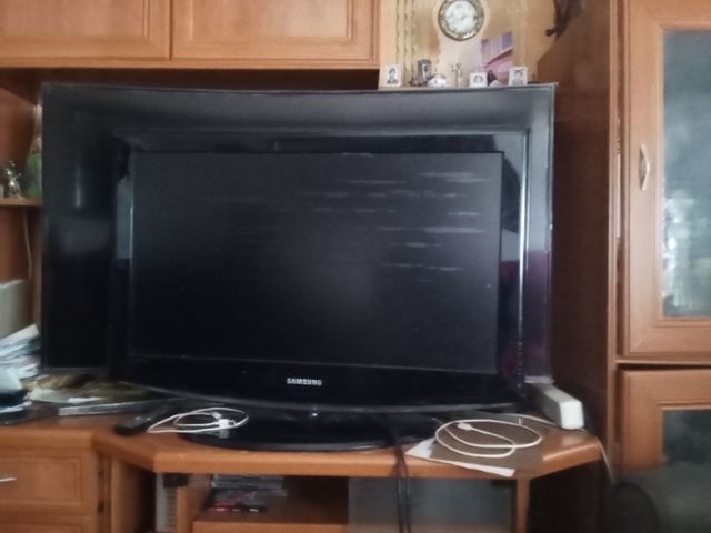 TV Samsung - Televisor Negro