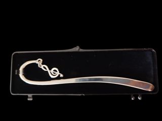 Marcapáginas musical plateado