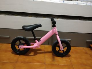 Bicicleta sin pedales rosa